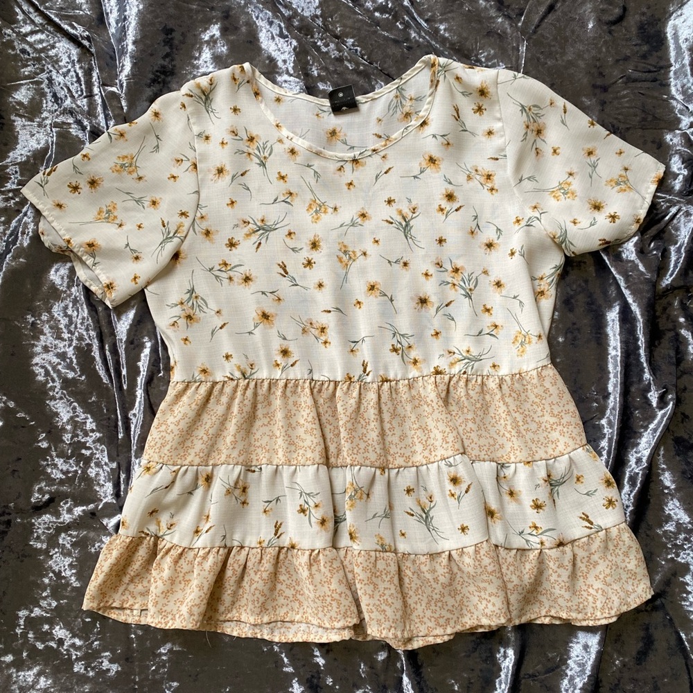 Floral women’s shirt size Medium